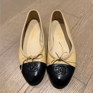 CHANEL Two-Tone Beige and Black Flats